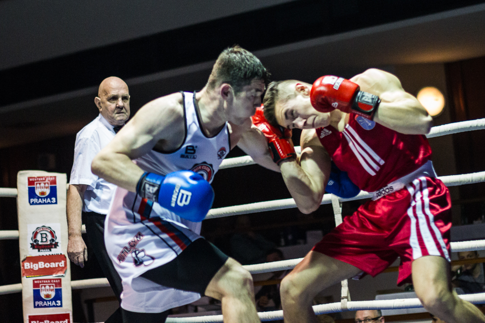 Michal Vodarek predvedl silovy box v zapase s mladym slovenskym reprezentantem Simkovicem